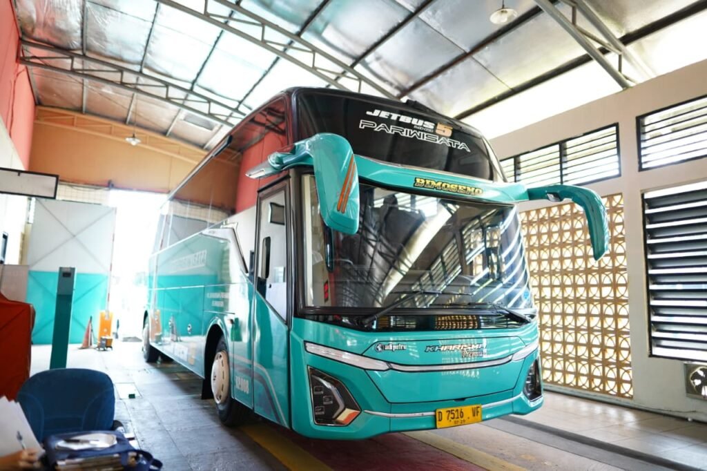 Big Bus 50 Kursi Hino RK280 ABS Series 0abe3bd3 3839 4ef4 8404 d4b0ab1c5783
