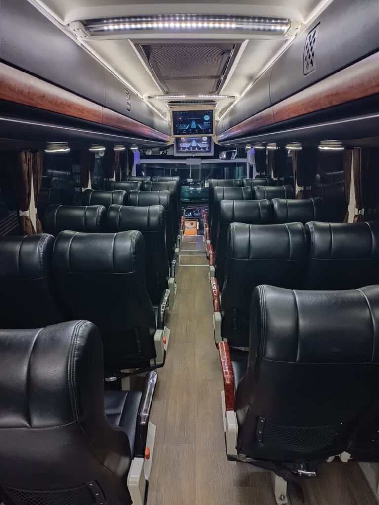 Medium Bus Hino GB 35 seat 53760451 80a5 4acd 8f6e c0d7d1c7ae91