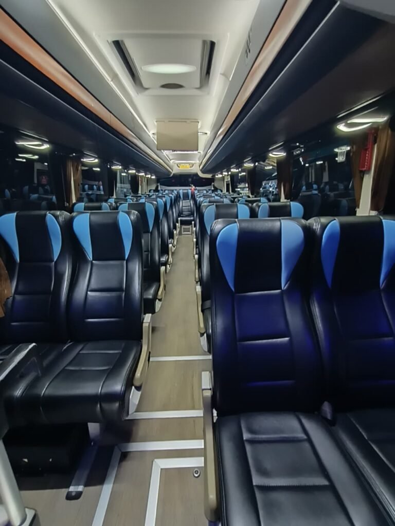 Medium Bus Hino GB 35 seat 7f7ad1ce 5a75 4552 8582 bc499ba5e806