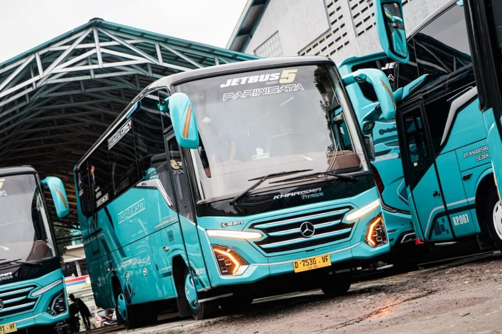Medium Bus Mercedes Benz OF 917 2025 c93a63c6 c0c9 4086 9530 39a24f8896fd